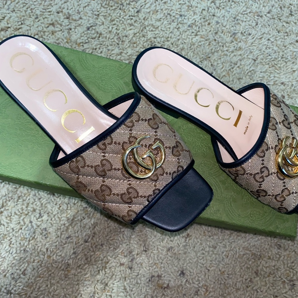 AUTHENTIC Gucci GG matelassé canvas slide sandal